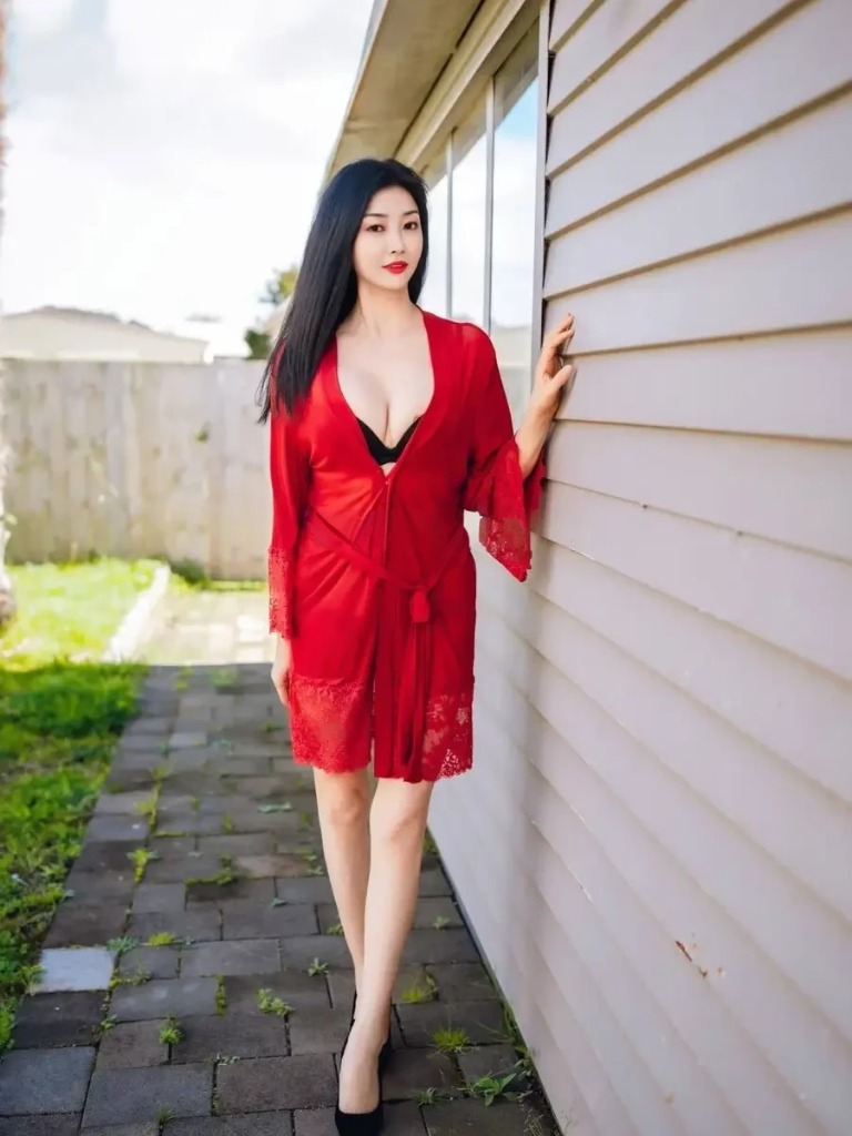 Monica - Photo 1