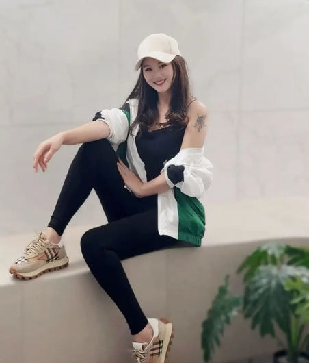 Apple - Photo 1