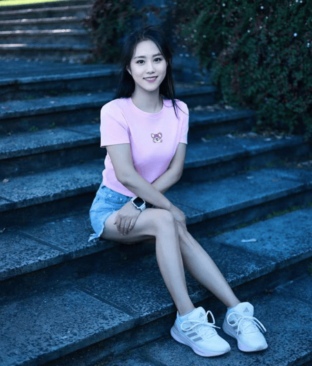 Korean escort Sue with DD cup offering private services in Auckland