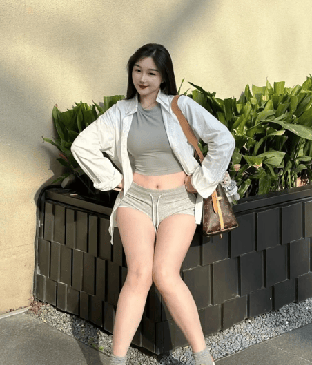 Una - Photo 1