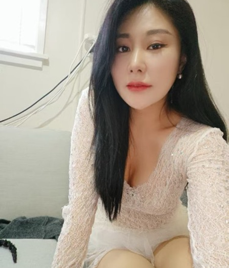 Lisa, 22-year-old Chinese escort offering full service in Auckland CBD