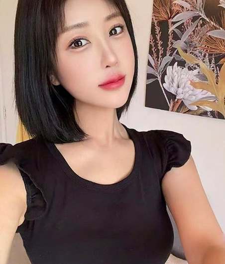 Young Asian escort in Auckland CBD available for in-calls