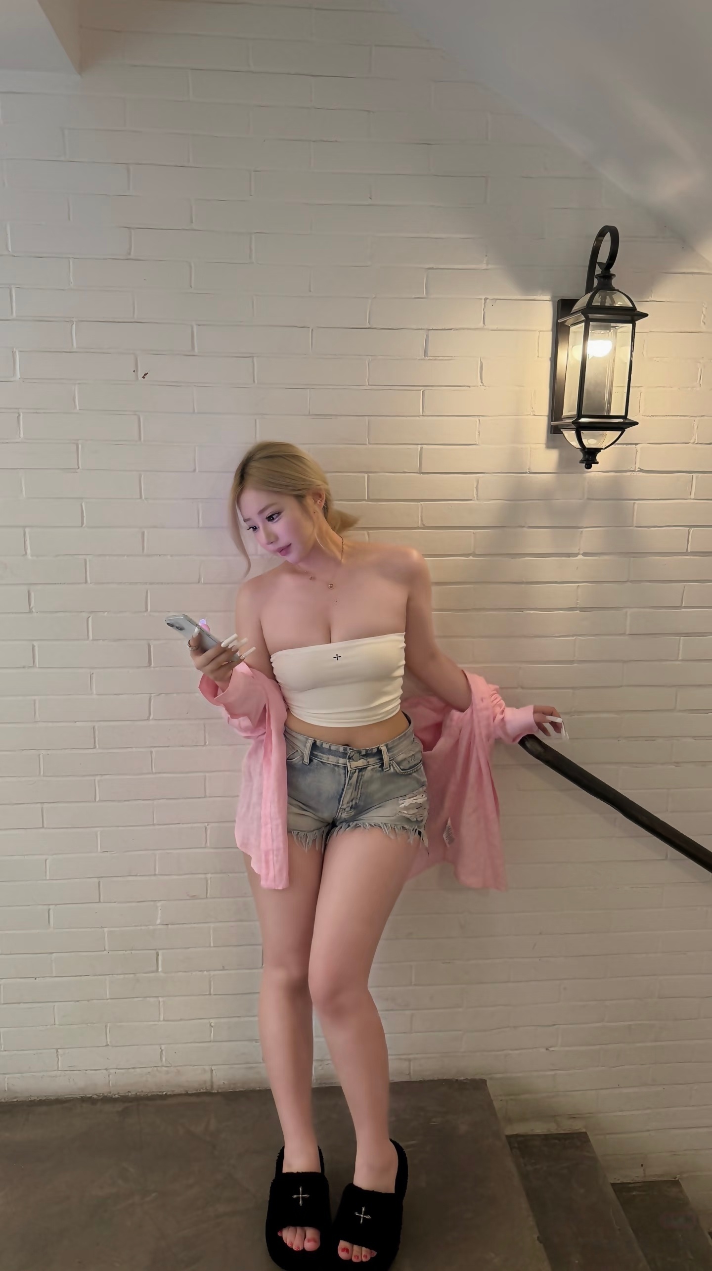 Vivian 25-year-old Korean escort available for in calls in Currumbin Gold Coast