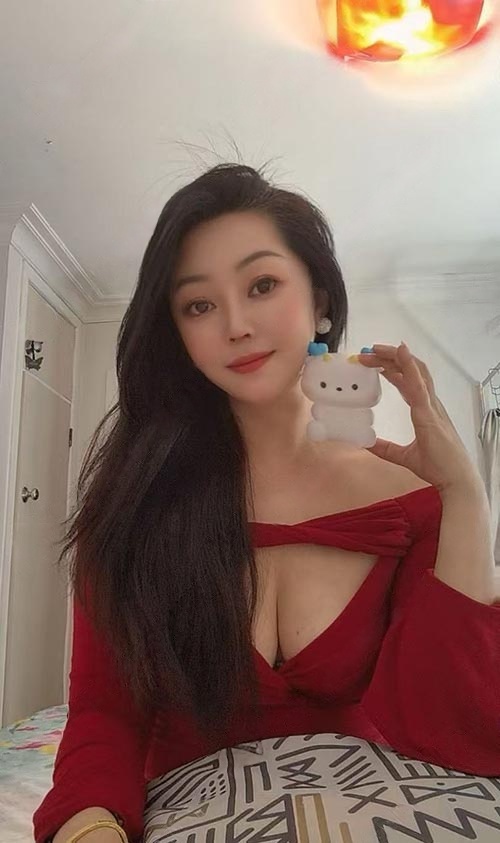 Jenny, a 29-year-old Chinese escort in Epsom Auckland, offering private in-call services