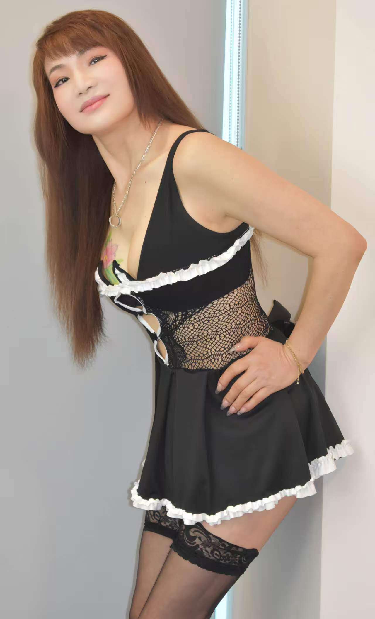 Happy, a sweet and petite Singaporean escort available for incalls in Hamilton CBD