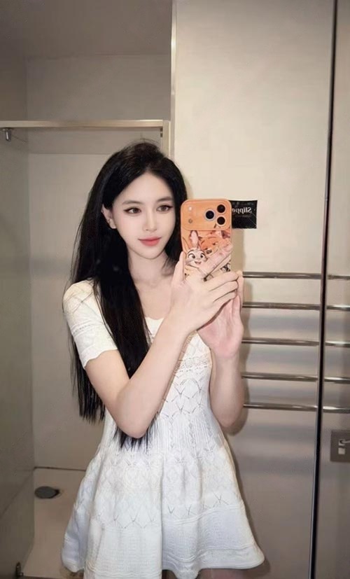 Mina, 26-year-old Asian private escort in Auckland CBD