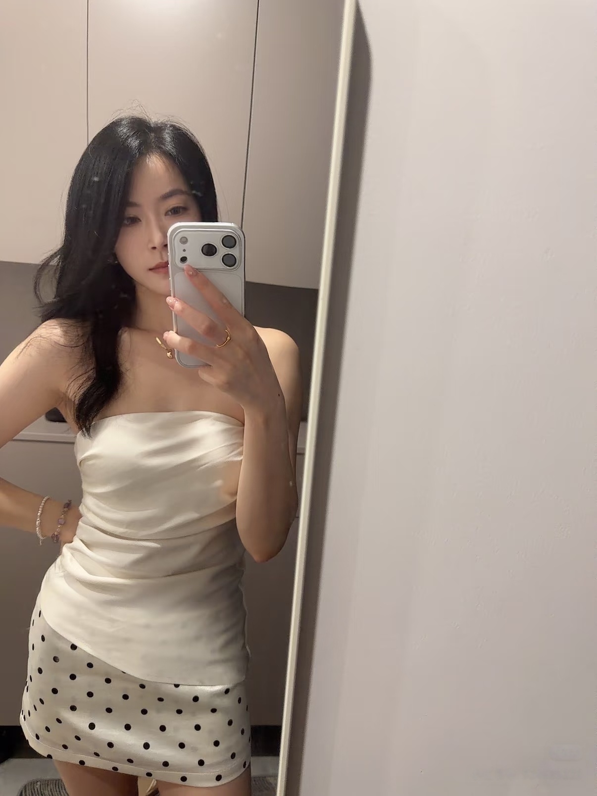 Ella - Photo 1