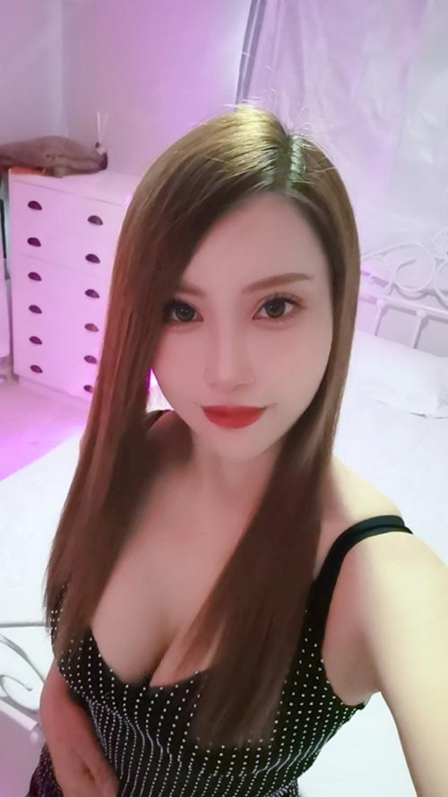Stella, 21 year old Asian escort in Mooloolaba, D cup, full service private companion