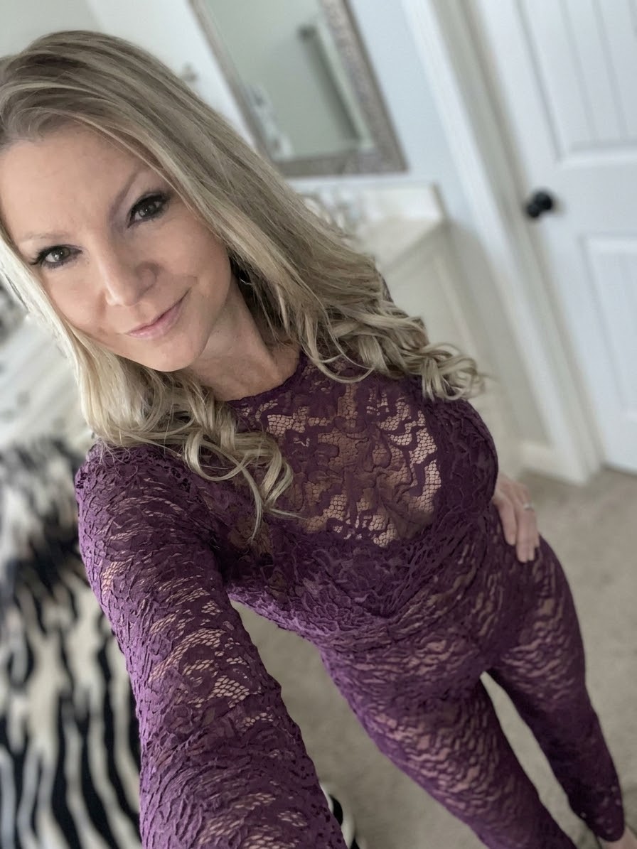 Isabella, Australian escort in Surry Hills wearing new stockings