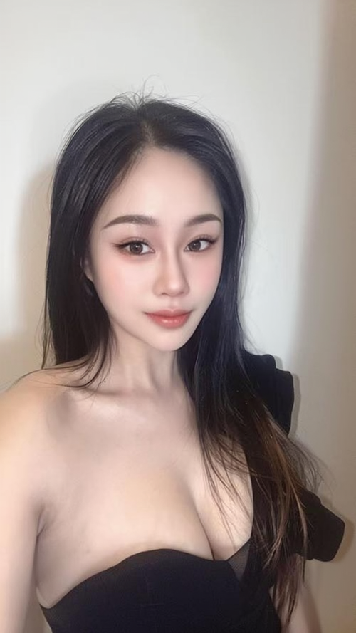 Lora - Photo 2