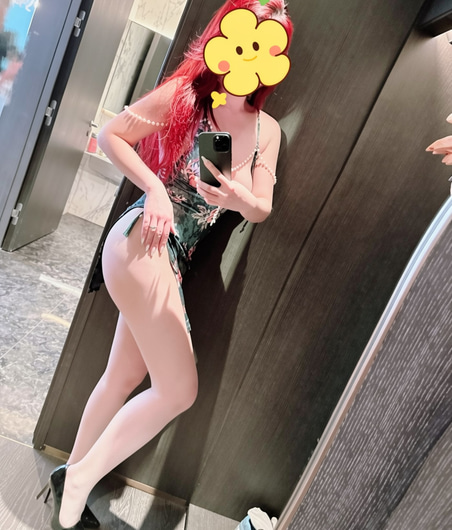 Vivian, 25-year-old Asian escort in Auckland with D cup, mysterious aura after shower
