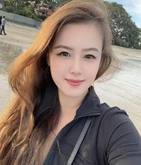 Benny, 29, Asian escort in Auckland wearing lace lingerie