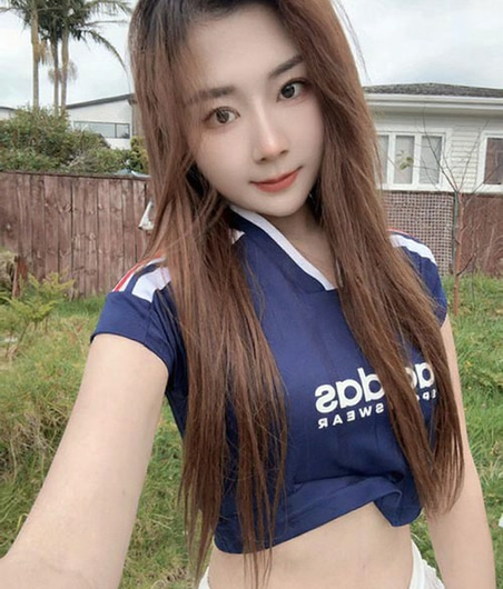 Petite Chinese escort Mimi in Albany Auckland offering private services