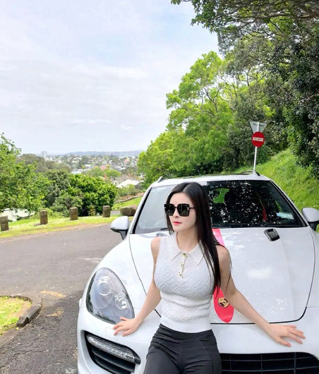 Selina, 24-year-old Asian escort with C cup curves in Auckland Takapuna