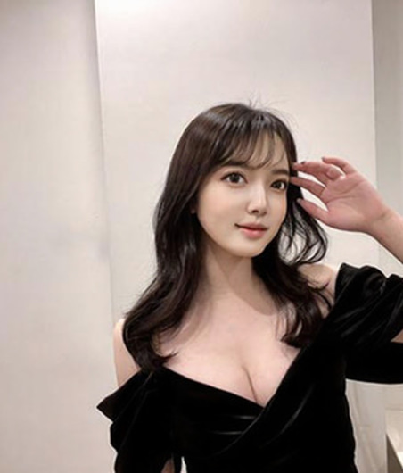 Petite Japanese escort Nini in Auckland CBD wearing sexy lingerie