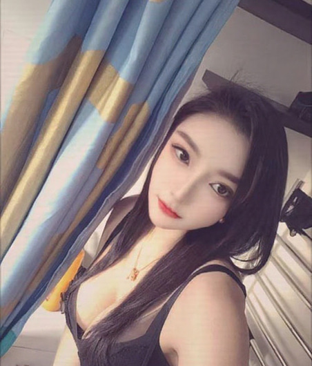 Petite Chinese escort Shan with curvy D-cup figure in Auckland