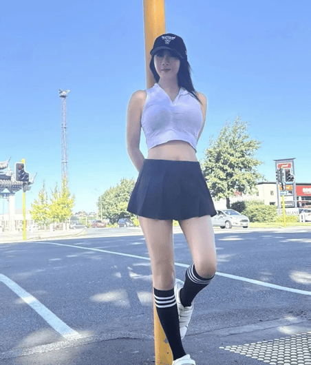 Miko, Japanese escort in Dunedin with attractive C cup curves