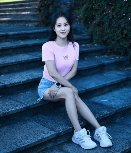 Korean escort Sue with DD cup offering private services in Auckland