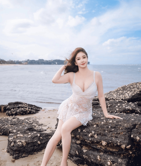 Emma, 25, Asian escort in uniform offering full service in Palmerston North