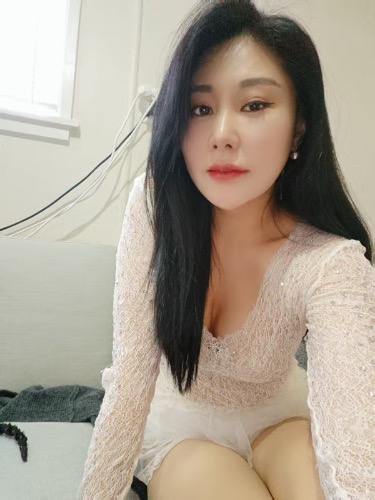 Lisa, 22-year-old Chinese escort offering full service in Auckland CBD